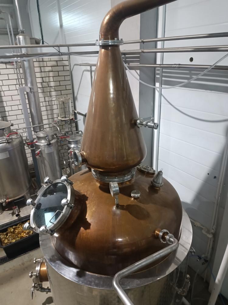 Перегонный куб на ЛВЗ с шлемом и лебединой шеей