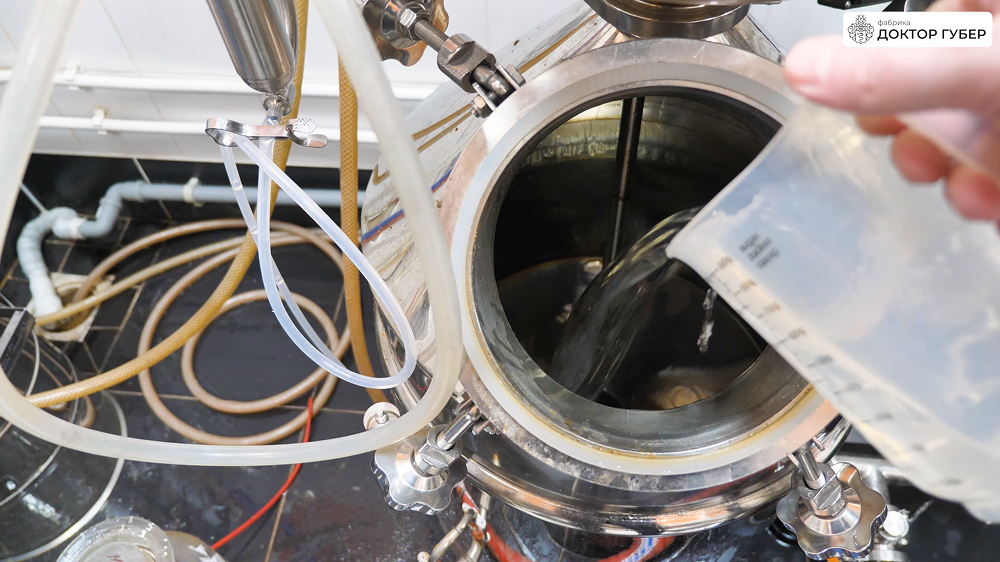 Переливаем спирт в ПВК пивоварни Миджет