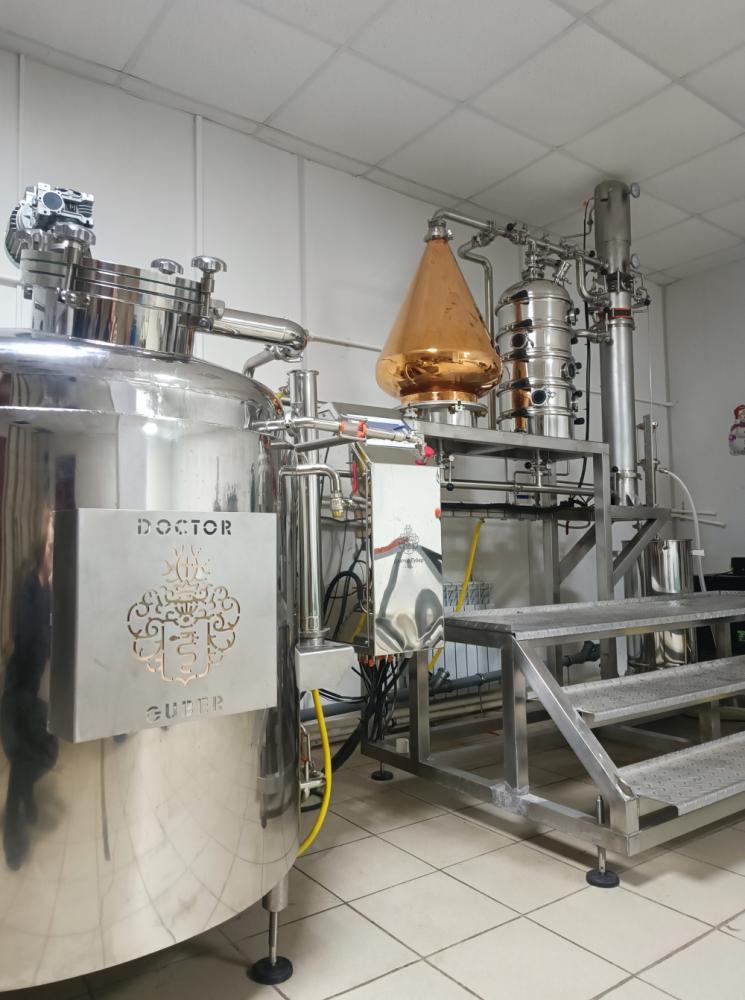 Пивоварня соединена с модулями для дистилляции