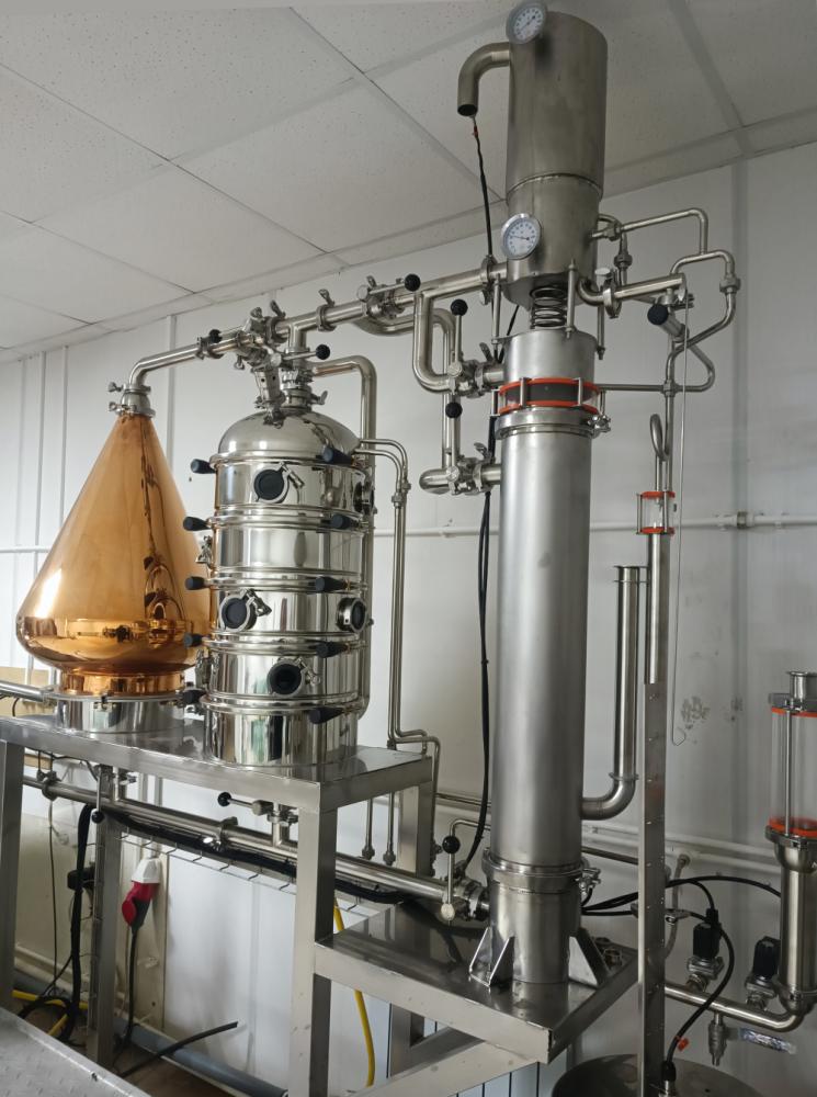 Шлем, тарельчатая колонна и ректификационная колонна вискокурни Доктор Губер