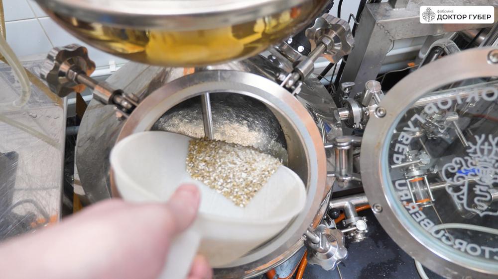 Внесение солода в ПВК пивоварни Миджет