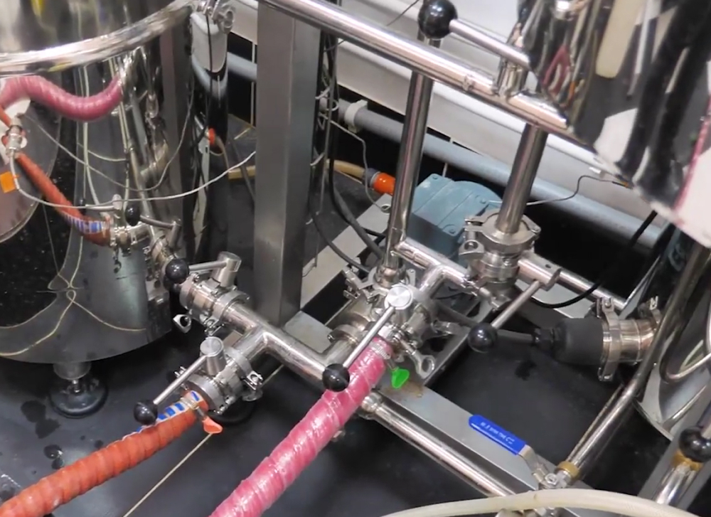 Переводим краны на обвязке пивоварни в открытое положение