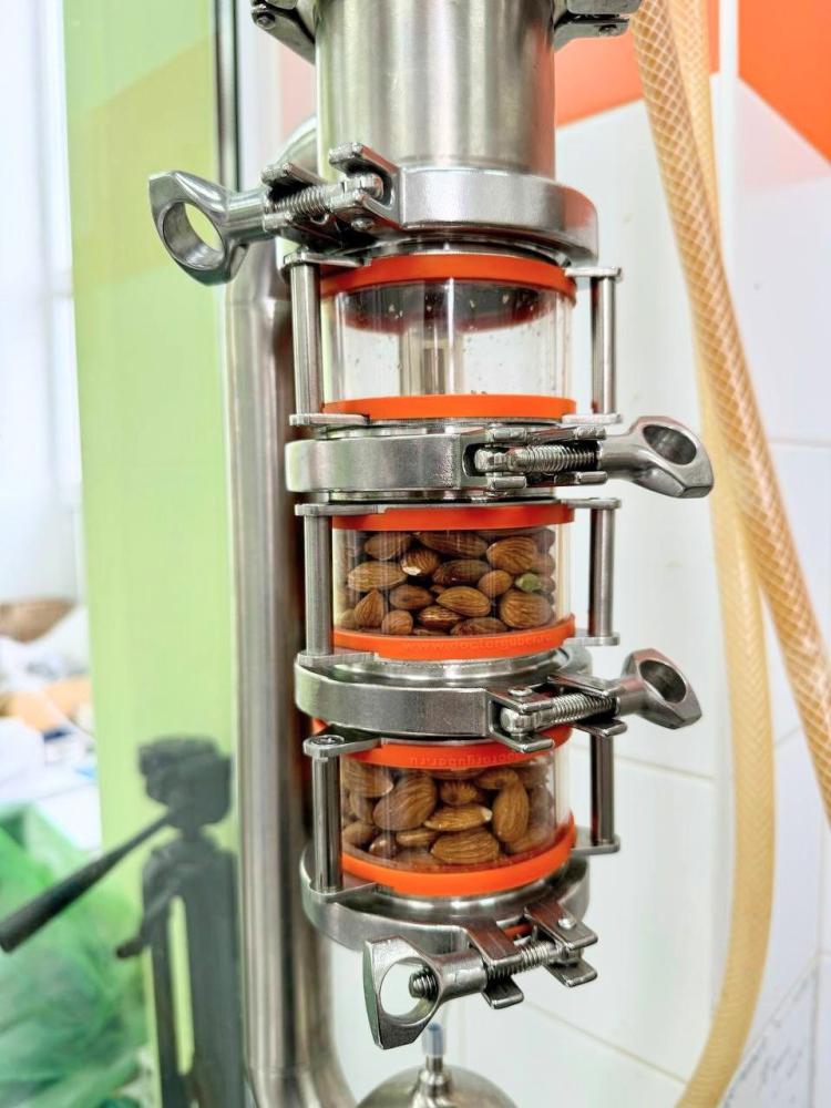 Орехи и специи в экстракторе Сокслета Доктор Губер