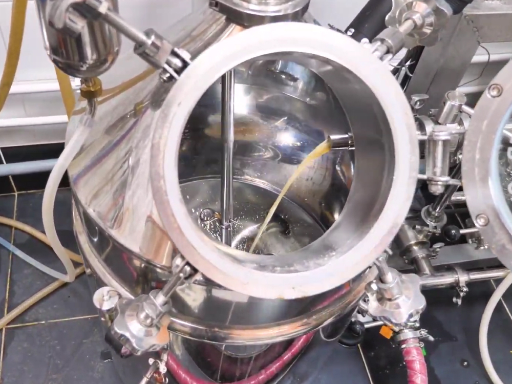 подача сусла в заторно-сусловарочный котел.jpg