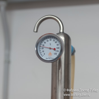 измерение температуры охлаждающей жидкости на выходе их холодильника