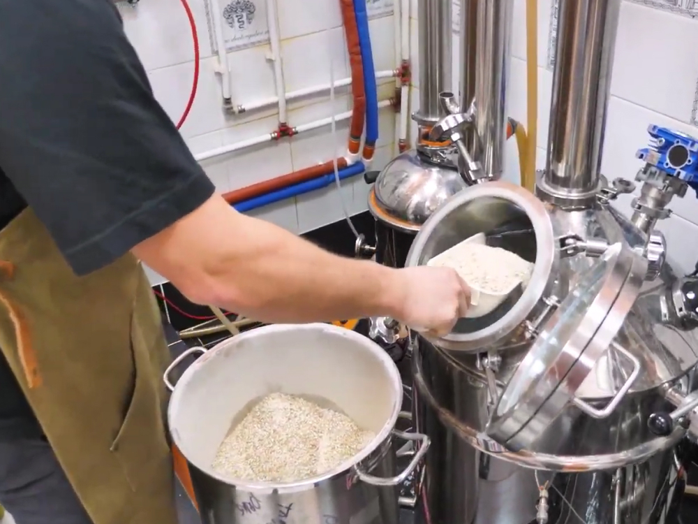 вносим солод.jpg